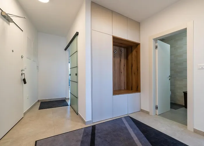 2 Bedroom Cozy In דירה