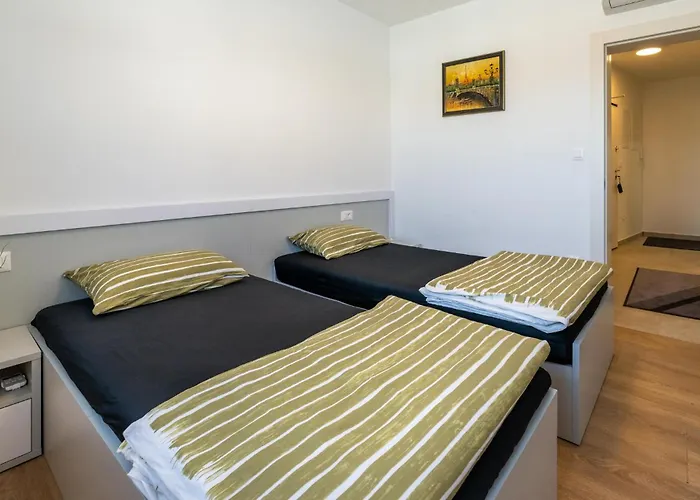 2 Bedroom Cozy In דירה