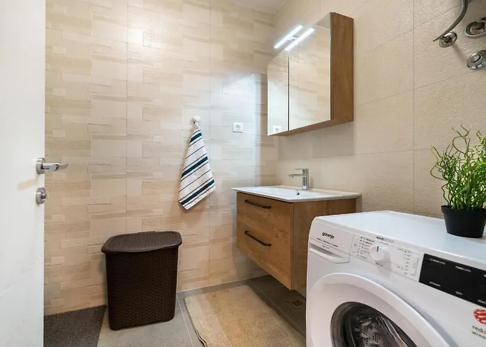 2 Bedroom Cozy In דירה זאטון