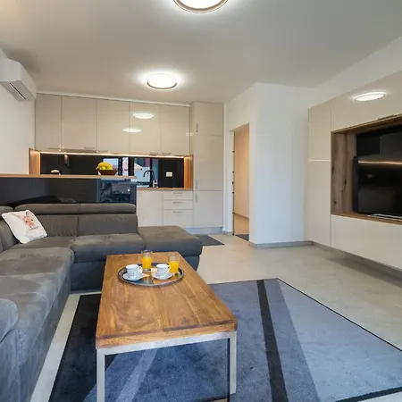 Apartment 2 Bedroom Stunning In