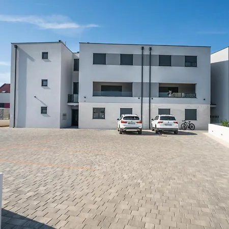 2 Bedroom Stunning In
