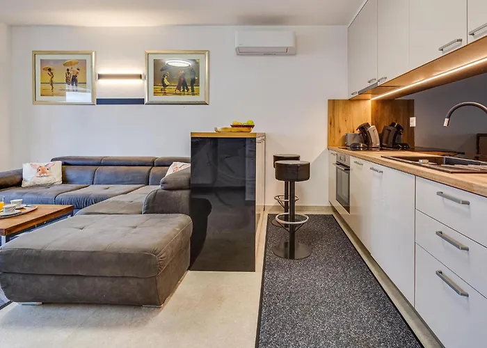 2 Bedroom Cozy In דירה זאטון