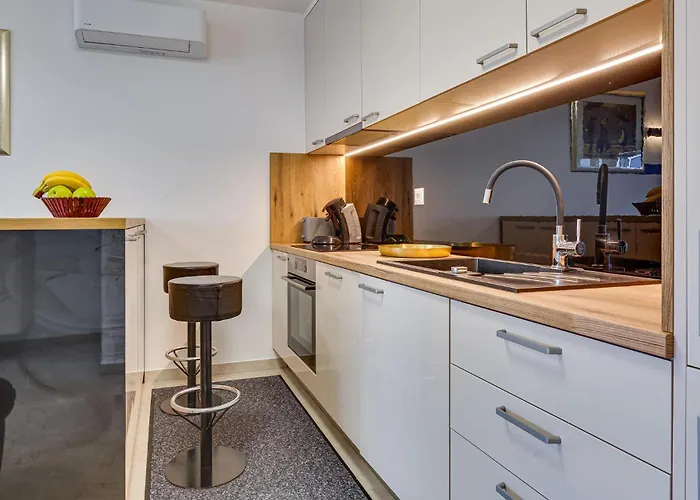 2 Bedroom Cozy In